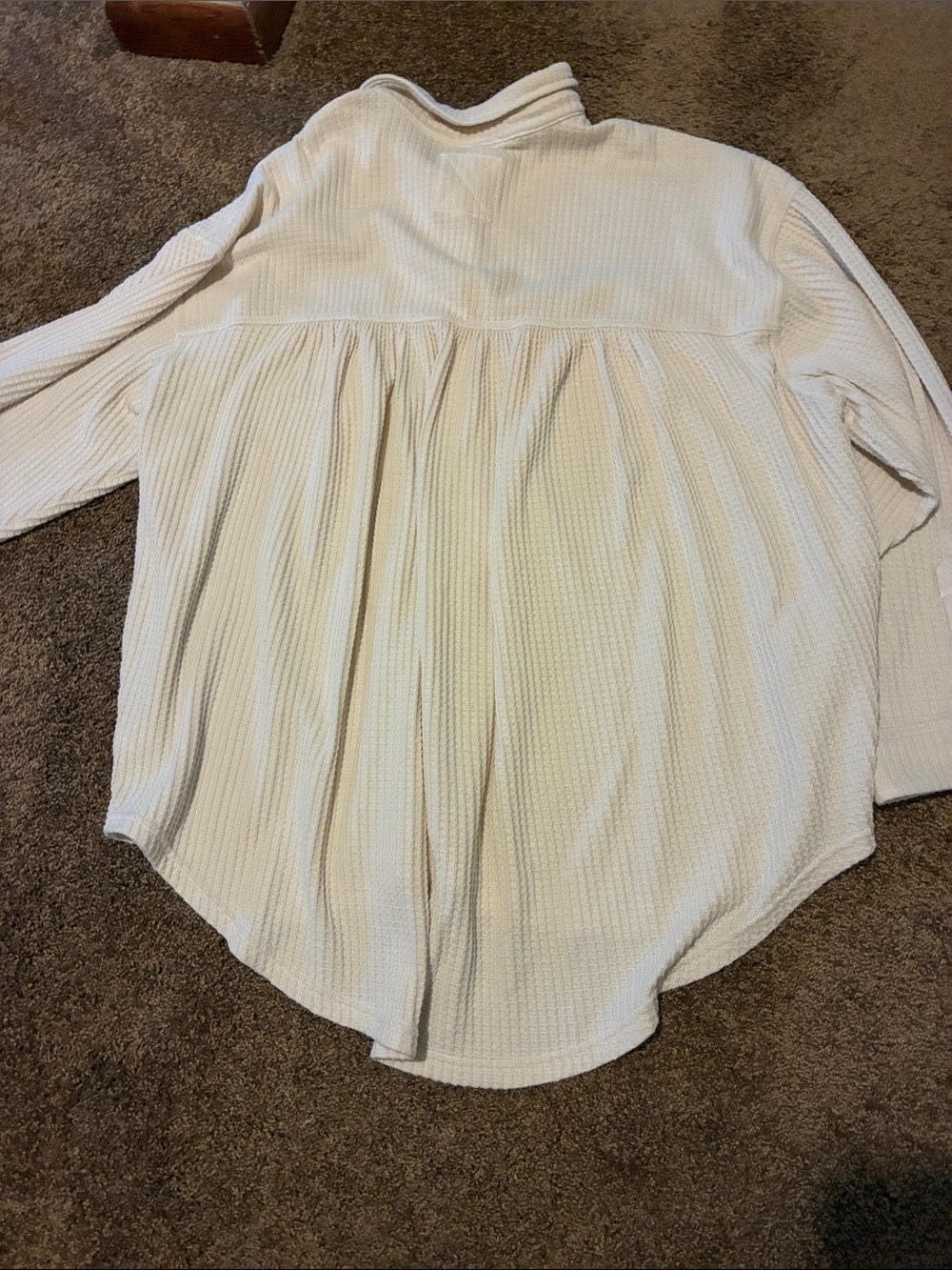 AERIE. Size XL. Cream Waffle-Knit Button-Down Shirt Pleated on back. SOFT. EUC - Picture 8 of 9